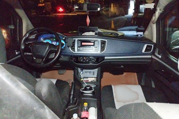 Used FORTHING Lingzhi M5 2022 Standard Version Base Model 7 Seats Interior 2