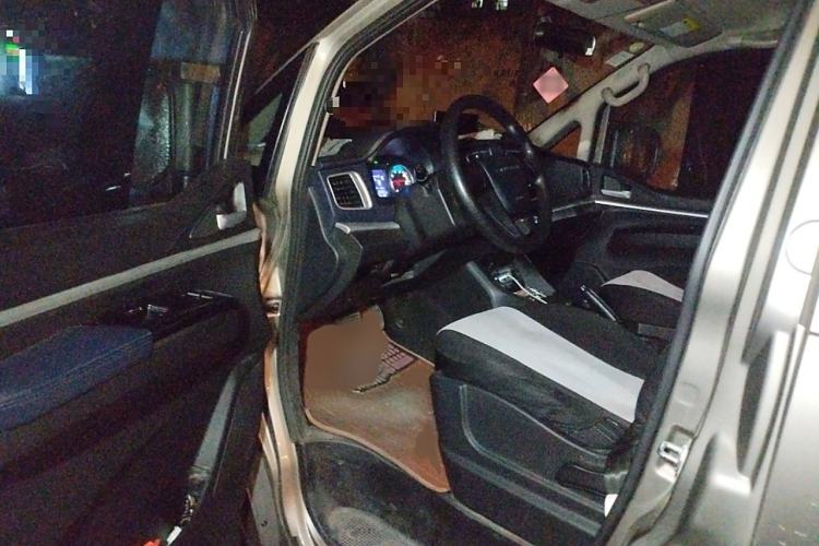 Used FORTHING Lingzhi M5 2022 Standard Version Base Model 7 Seats Interior 3