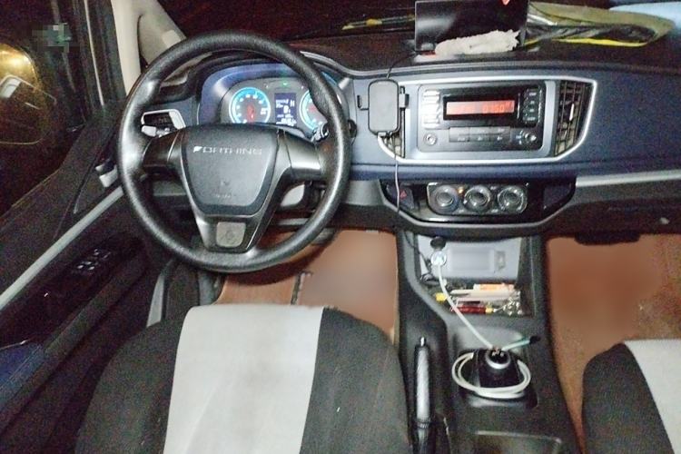 Used FORTHING Lingzhi M5 2022 Standard Version Base Model 7 Seats Steering Wheel