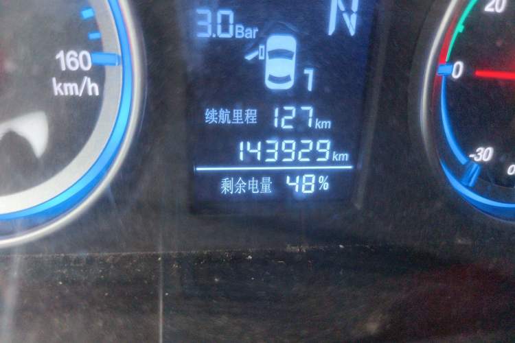 Used FORTHING Lingzhi M5 2023 Passenger Version Classic Style 5 Seats Odometer Close Up