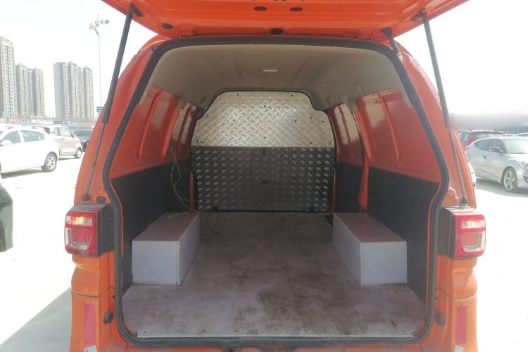 Used FORTHING Lingzhi M5 2023 Van Version Classic 2-Seater Trunk