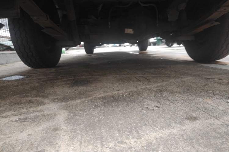 Used FORTHING Lingzhi M5 2023 Van Model Basic Version 2 Seats Chassis Rear