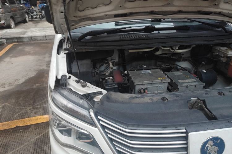 Used FORTHING Lingzhi M5 2023 Van Model Basic Version 2 Seats Engine Bay Right