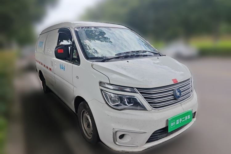 Used FORTHING Lingzhi M5 2023 Van Model Basic Version 2 Seats Front Right 45 Deg