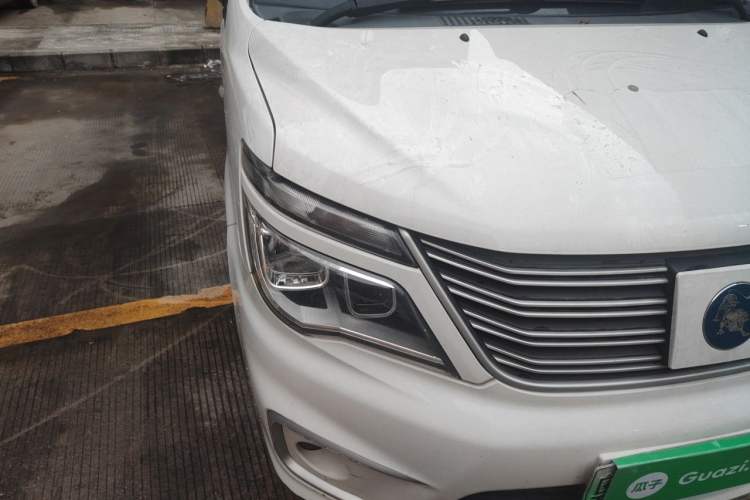 Used FORTHING Lingzhi M5 2023 Van Model Basic Version 2 Seats Right Front Headlight