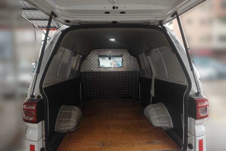 Used FORTHING Lingzhi M5 2023 Van Model Basic Version 2 Seats Trunk