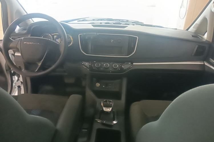 Used FORTHING Lingzhi M5 2024 460 km Range Passenger Version Standard Type 9 Seats Center Console