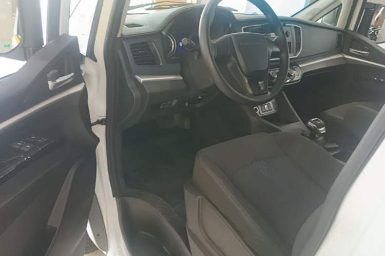 Used FORTHING Lingzhi M5 2024 460 km Range Passenger Version Standard Type 9 Seats Driver Seat
