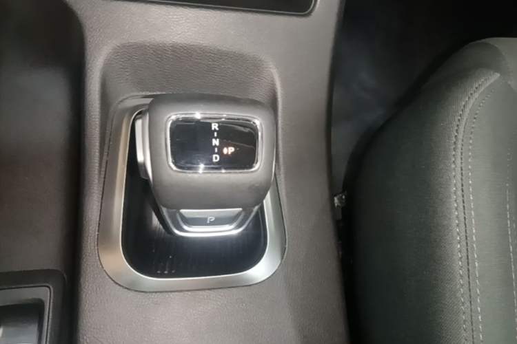 Used FORTHING Lingzhi M5 2024 460 km Range Passenger Version Standard Type 9 Seats Gear Lever
