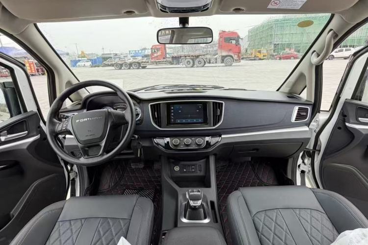 Used FORTHING Lingzhi M5 2024 Standard Edition Luxury 9-Seater Interior 1