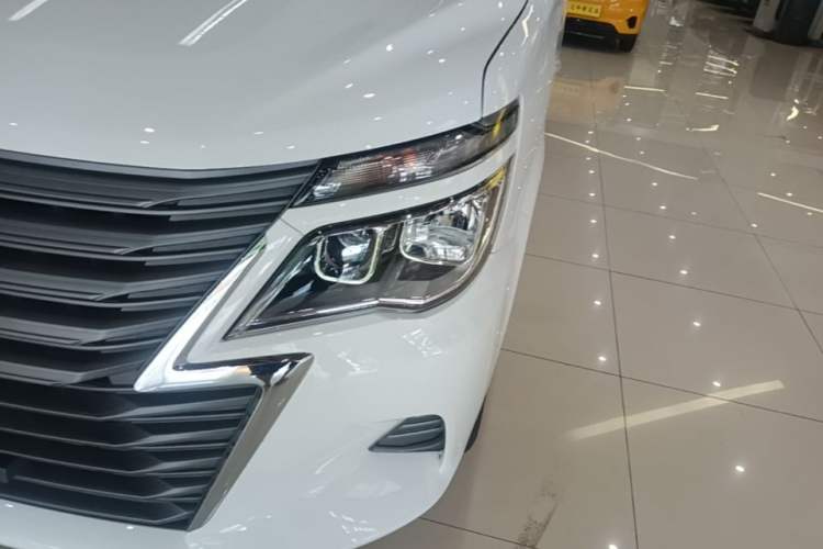 Used FORTHING Lingzhi M5 2024 460 km Range Passenger Version Standard Type 9 Seats Left Front Headlight