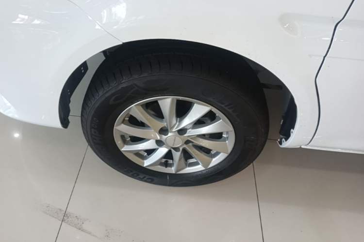 Used FORTHING Lingzhi M5 2024 460 km Range Passenger Version Standard Type 9 Seats Left Front Wheel Hub