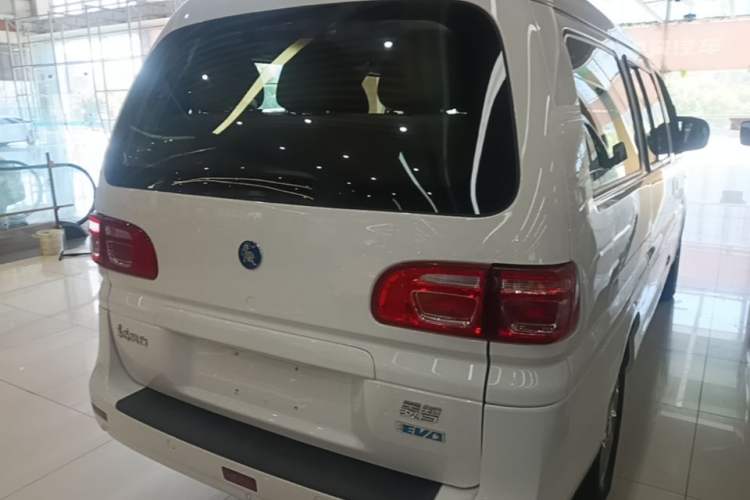 Used FORTHING Lingzhi M5 2024 460 km Range Passenger Version Standard Type 9 Seats Rear Right 45 Deg