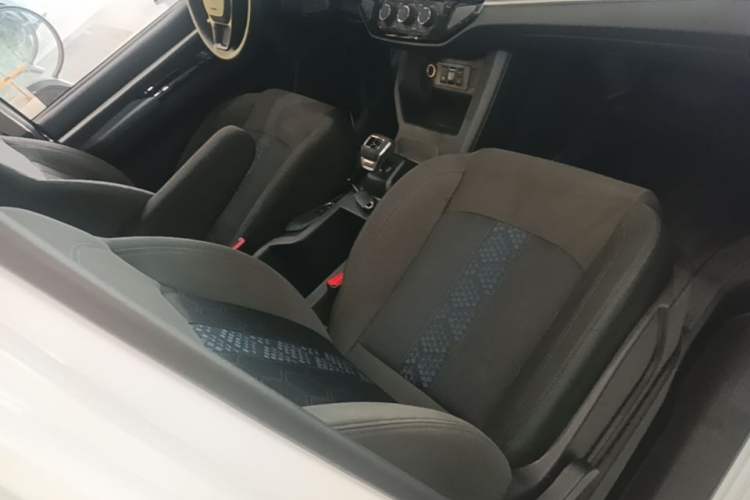 Used FORTHING Lingzhi M5 2024 460 km Range Passenger Version Standard Type 9 Seats Right Front Seat