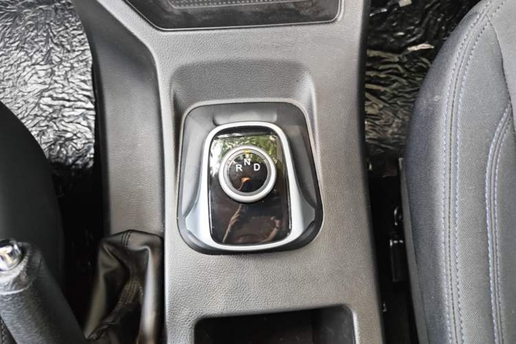 Used FORTHING Lingzhi M5 2025 Model 110km Range-Extended Basic Version, 5 Seats Gear Lever