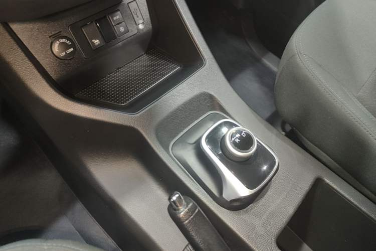Used FORTHING Lingzhi M5 2025 Model, 420km Pure Electric Urban Version, 5-seater Gear Lever