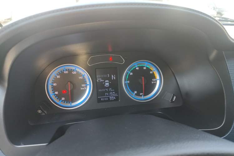 Used FORTHING Lingzhi M5 2025 Model, 420km Pure Electric Urban Version, 5-seater Instrument Cluster