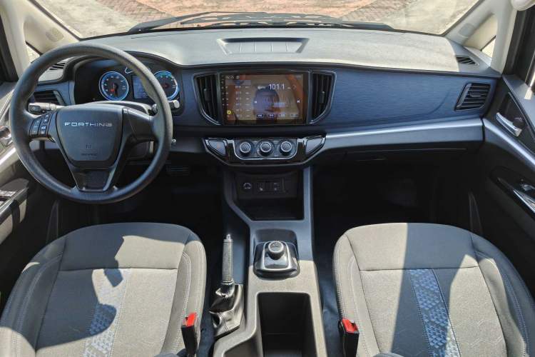 Used FORTHING Lingzhi M5 2025 Model, 420km Pure Electric Urban Version, 5-seater Interior 5