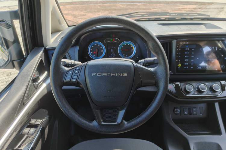 Used FORTHING Lingzhi M5 2025 Model, 420km Pure Electric Urban Version, 5-seater Interior 6