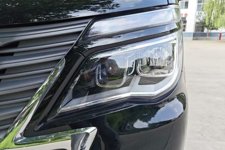 Used FORTHING Lingzhi M5 2025 Model 110km Range-Extended Basic Version, 5 Seats Left Front Headlight