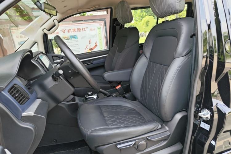 Used FORTHING Lingzhi M5 2025 Model 110km Range-Extended Basic Version, 5 Seats Left Front Seat