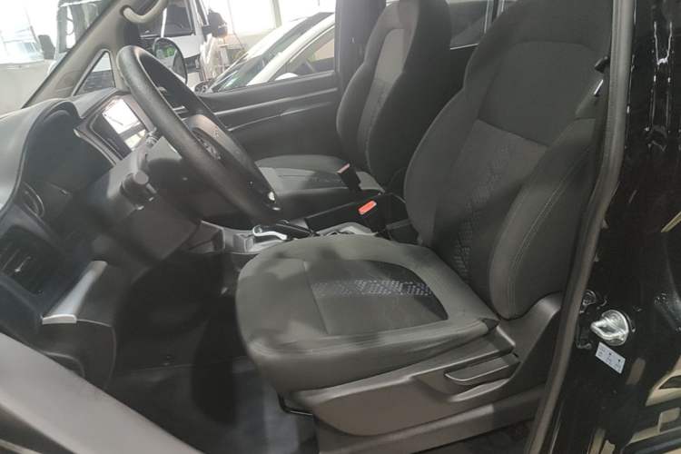 Used FORTHING Lingzhi M5 2025 Model, 420km Pure Electric Urban Version, 5-seater Left Front Seat