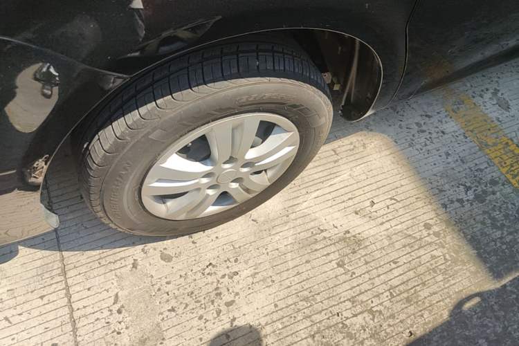 Used FORTHING Lingzhi M5 2025 Model, 420km Pure Electric Urban Version, 5-seater Left Front Wheel Hub