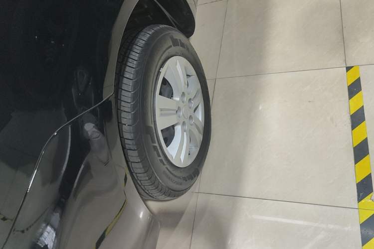 Used FORTHING Lingzhi M5 2025 Model, 420km Pure Electric Urban Version, 5-seater Left Front Wheel Hub