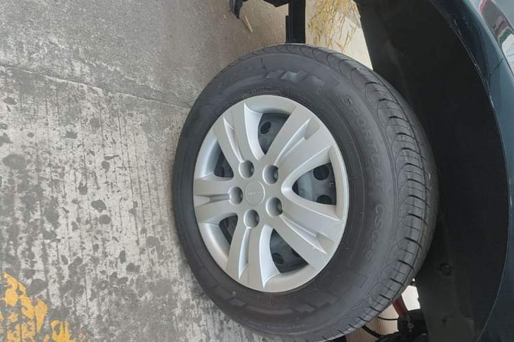 Used FORTHING Lingzhi M5 2025 Model, 420km Pure Electric Urban Version, 5-seater Right Rear Wheel Hub