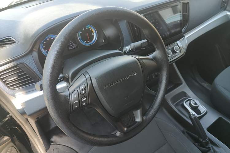 Used FORTHING Lingzhi M5 2025 Model, 420km Pure Electric Urban Version, 5-seater Steering Wheel