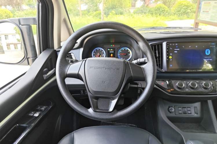 Used FORTHING Lingzhi M5 2025 Model 110km Range-Extended Basic Version, 5 Seats Steering Wheel