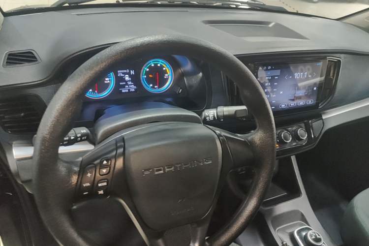Used FORTHING Lingzhi M5 2025 Model, 420km Pure Electric Urban Version, 5-seater Steering Wheel