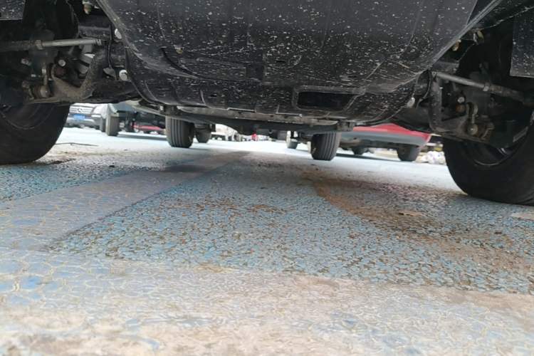 Used FORTHING Lingzhi M5 2025 Model 110km Range-Extended Basic Version, 7 Seats Chassis Front
