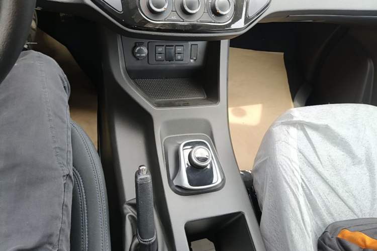 Used FORTHING Lingzhi M5 2025 Model 110km Range-Extended Basic Version, 7 Seats Gear Lever