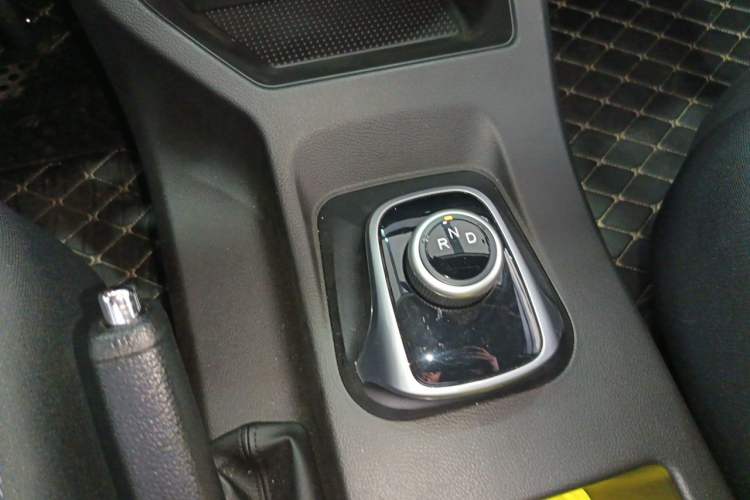 Used FORTHING Lingzhi M5 2025 Model 110km Range-Extended Comfort Version, 7 Seats Gear Lever