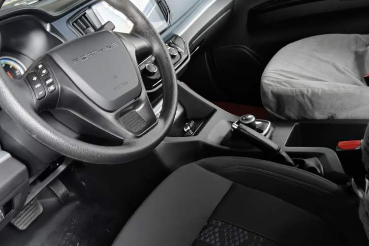 Used FORTHING Lingzhi M5 2025 Model, 420km Pure Electric Urban Version, 5-seater Interior 1