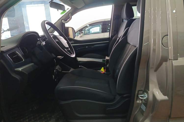 Used FORTHING Lingzhi M5 2025 Model 110km Range-Extended Comfort Version, 7 Seats Left Front Seat