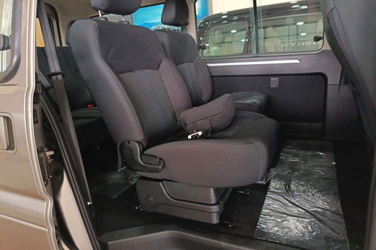 Used FORTHING Lingzhi M5 2025 Model 110km Range-Extended Comfort Version, 7 Seats Left Rear Seat