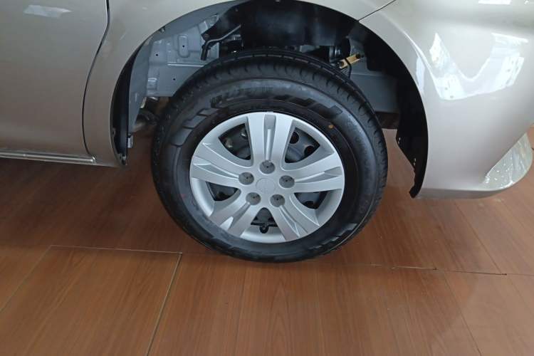 Used FORTHING Lingzhi M5 2025 Model 110km Range-Extended Comfort Version, 7 Seats Right Front Wheel Hub