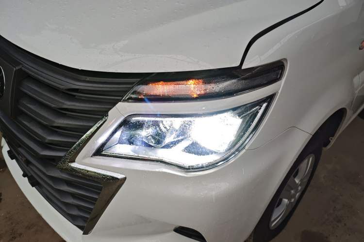 Used FORTHING Lingzhi M5 2025 Model 110km Range-Extended Comfort Version, 7 Seats Left Front Headlight