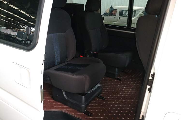 Used FORTHING Lingzhi M5 2025 Model 110km Range-Extended Comfort Version, 7 Seats Left Rear Seat