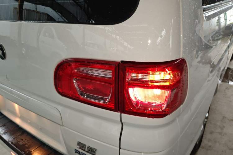 Used FORTHING Lingzhi M5 2025 Model 110km Range-Extended Comfort Version, 7 Seats Right Rear Taillight