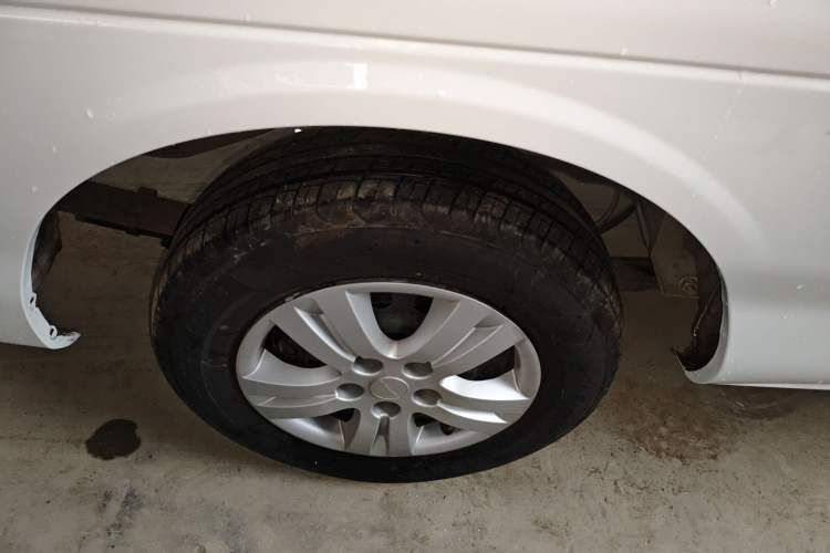 Used FORTHING Lingzhi M5 2025 Model 110km Range-Extended Comfort Version, 7 Seats Right Rear Wheel Hub
