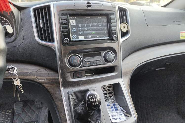 Used FORTHING Lingzhi PLUS 2021 2.0L Manual Luxury 7-Seater Audio And AC Panel