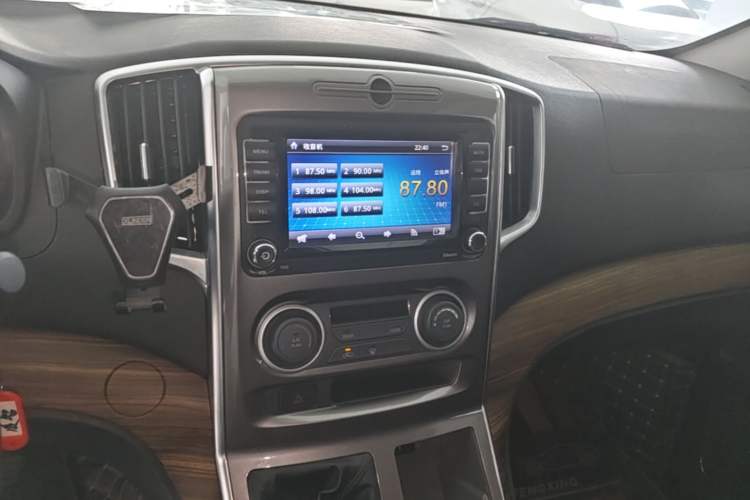 Used FORTHING Lingzhi PLUS 2021 2.0L Manual Luxury 7-Seater Audio And AC Panel