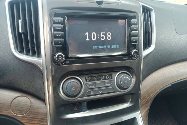 Used FORTHING Lingzhi PLUS 2021 2.0L Manual Luxury 7-Seater Audio And AC Panel