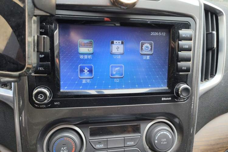 Used FORTHING Lingzhi PLUS 2021 2.0L Manual Luxury 7-Seater Audio And AC Panel