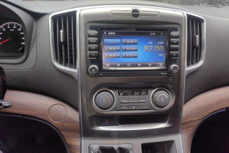 Used FORTHING Lingzhi PLUS 2021 2.0L Manual Luxury 7-Seater Audio And AC Panel