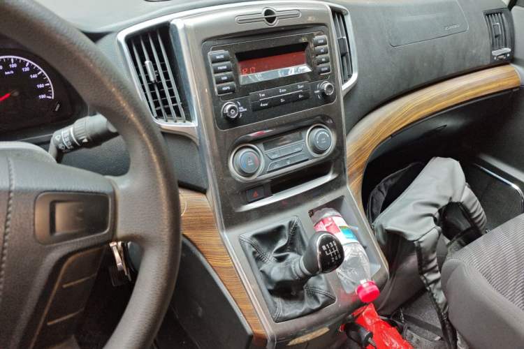 Used FORTHING Lingzhi PLUS 2021 2.0L Manual Comfort Version 7 Seats Audio And AC Panel
