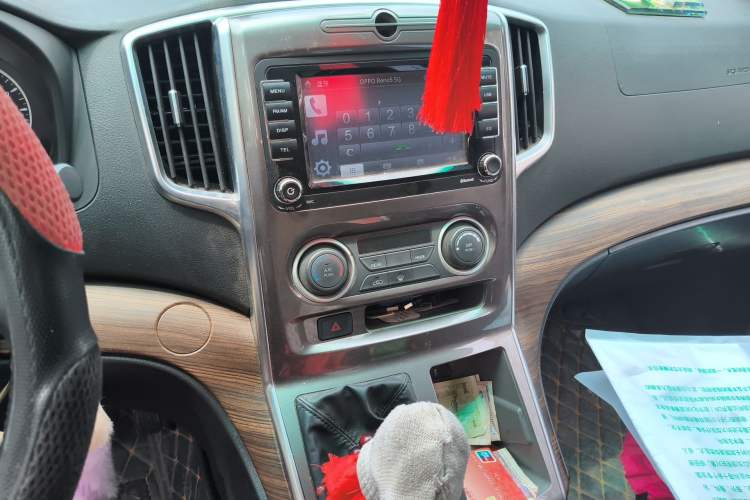 Used FORTHING Lingzhi PLUS 2021 2.0L Manual Luxury 7-Seater Audio And AC Panel